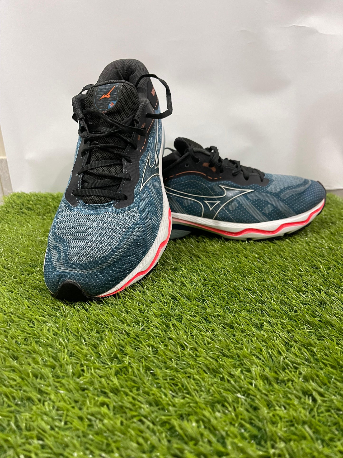 Mizuno wave ultima 14