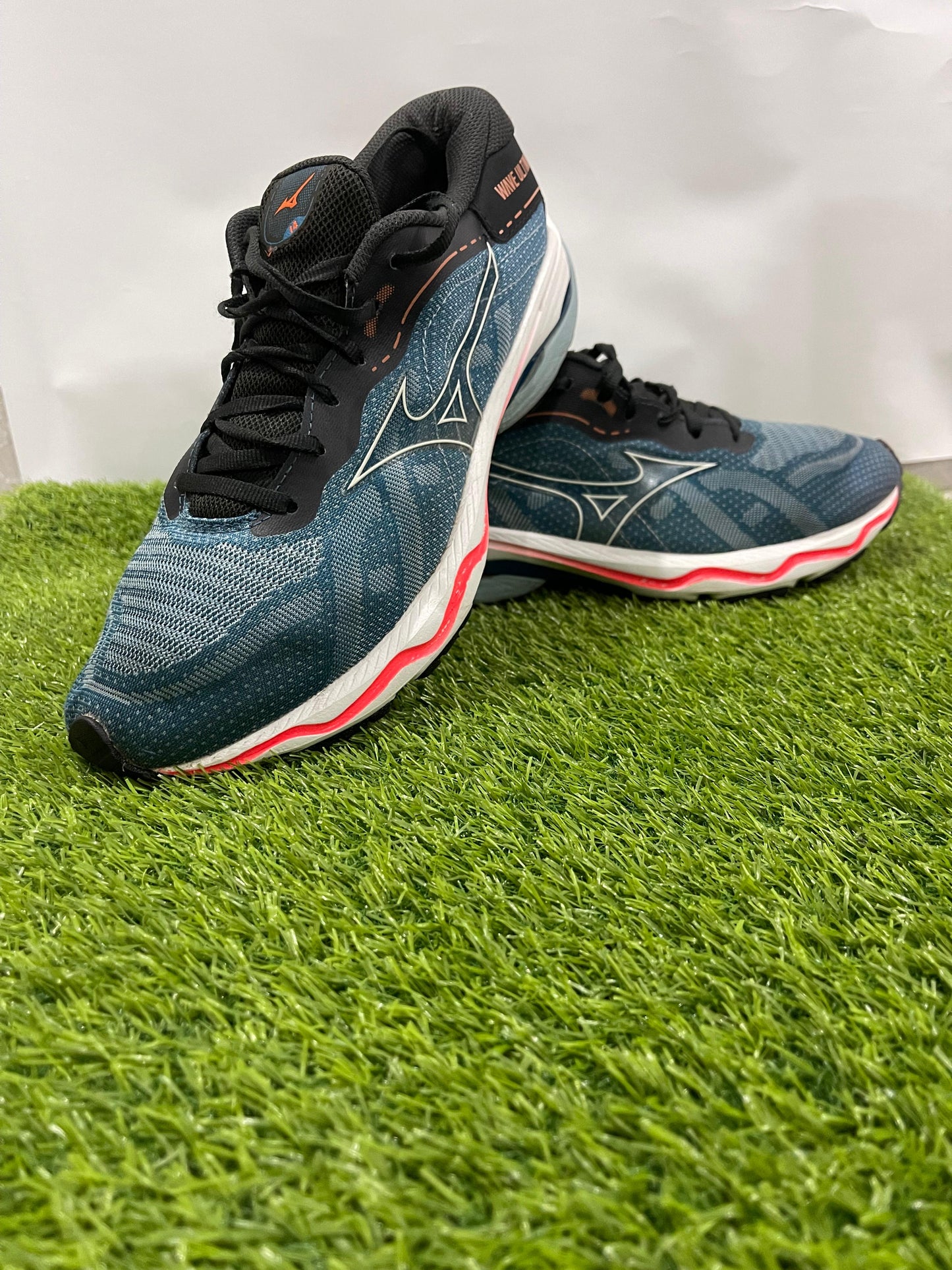 Mizuno wave ultima 14